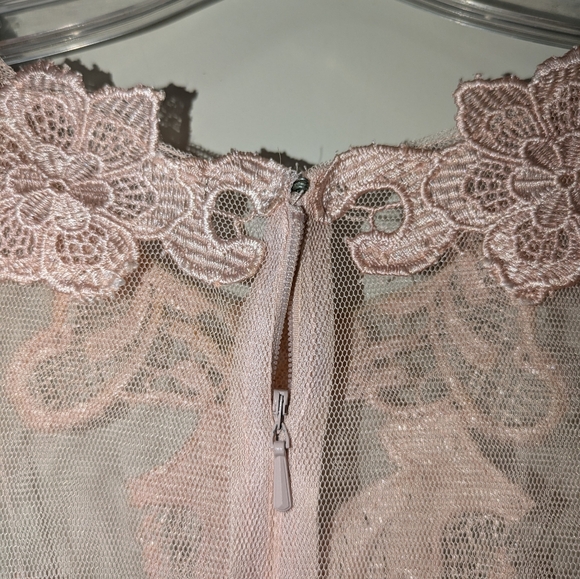 Gown - Picture 3 of 6